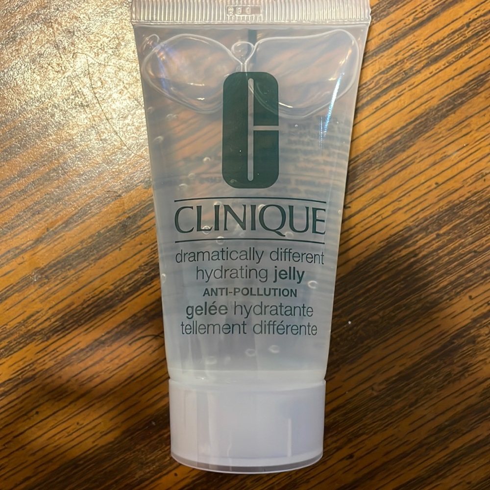Universal Clinique dramatically different hydrating jelly anti pollution 1.7floz